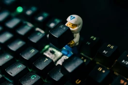 Vì sao AI vẫn trả lời sai dù bạn promt rất rõ?