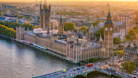 Giải pháp sáng tạo của Anh để giảm ùn tắc lưới điện và tăng cường năng lượng tái tạo