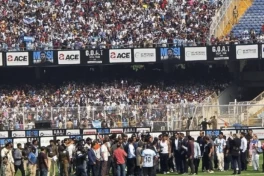 Messi đã yêu cầu rời đi sớm vì lo ngại về an toàn; fan Ấn Độ bình luận: "Việc dựng tượng cho anh ấy là vô cùng ngu ngốc."