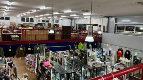 Cơn sốt đồ cũ từ Nhật Bản khiến du khách phát cuồng