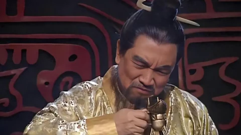 Tào Tháo lao vào mê tín dị đoan, thậm chí còn dám thử "thuốc nước tiểu" là vì cái gì?