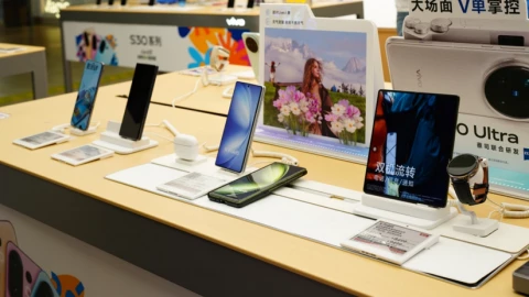 Giá bộ nhớ đã tăng chóng mặt! Các điện thoại tầm trung buộc phải từ bỏ nhãn hiệu "giá cả phải chăng"