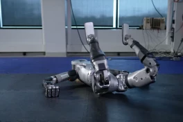 Độc lạ robot hình người của Mỹ, tự đứng dậy theo cách không thể ngờ tới