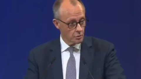 Thủ tướng Đức suýt khóc