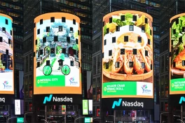 Grab đưa hình ảnh xích lô, nem cua bể, bánh xèo… lên Quảng trường Thời Đại New York