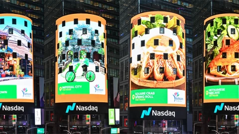 Grab đưa hình ảnh xích lô, nem cua bể, bánh xèo… lên Quảng trường Thời Đại New York