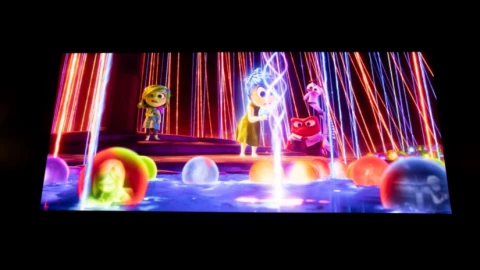 Đã có giải pháp rạp chiếu phim không cần máy chiếu, chất lượng hình ảnh cao cấp, dễ dàng điều chỉnh kích thước