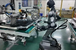 Robot hình người làm công nhân lắp pin xe điện, có cái tên nghe rất Xiaomi nhưng lại không phải của Xiaomi