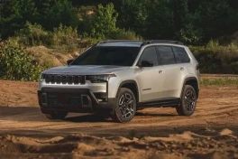Cherokee 2026 chính thức lộ diện: Hybrid duy nhất, pin nhỏ nhưng nhiều công nghệ