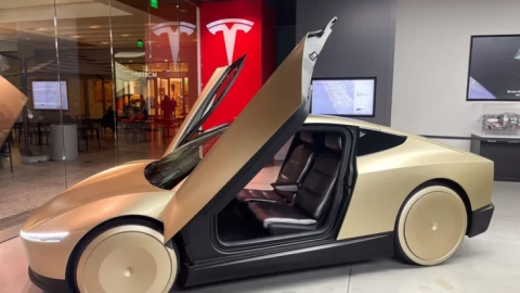 Tesla được cấp bằng sáng chế mí mắt thông minh, chấm dứt nỗi lo chói sáng của camera FSD