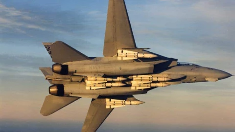 Vì sao PL-17 buộc máy bay cảnh báo sớm và tiếp dầu của Mỹ phải lùi sâu hơn 500 km?