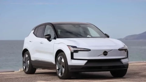 EX30 Single Motor Plus và Cross Country: Nước đi chiến lược của Volvo