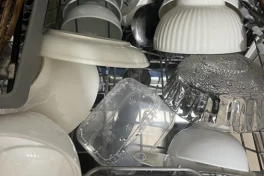 Có đúng nước trợ xả (nước bóng) dùng cho máy rửa bát có hại cho sức khỏe?