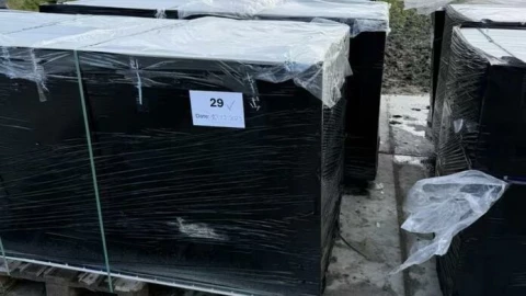 Một công ty gây chói mắt phi công, phải tháo bỏ gần 80 nghìn thiết bị này