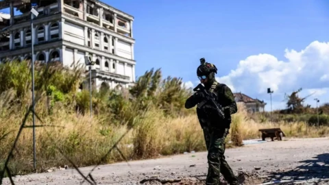 Lính thủy đánh bộ Thái Lan bước vào một sòng bạc trống rỗng ở Campuchia và phát hiện sự thật đáng sợ