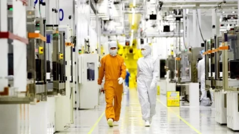 Samsung bị phản bội vì nhân viên cũ tuồn "bí mật" cho đối thủ