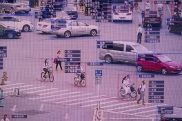 Sự cố "dở khóc dở cười": Camera AI Trung Quốc phạt nhầm tỷ phú vì quảng cáo xe buýt