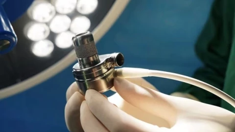 Bước ngoặt y sinh: Tim nhân tạo can thiệp “made in China” lần đầu bước vào phẫu thuật