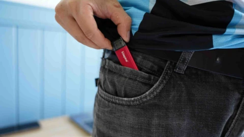 Độc lạ ổ SSD di động nhỏ như USB, dung lượng tối đa tới 2TB, có hẳn 2 đầu kết nối Type-C lẫn Type-A, "tiếp đạn" tức thì cho điện thoại, laptop