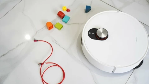 Đây là robot hút bụi lau nhà cao cấp nhất hiện nay của Xiaomi: đủ món ăn chơi, có AI biết né cáp sạc, dây điện, chất thải thú cưng