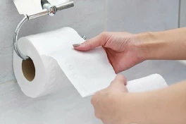 Đi vệ sinh 4 tiếng mỗi ngày tại công ty, kỹ sư bị sa thải dù có bệnh án chứng minh