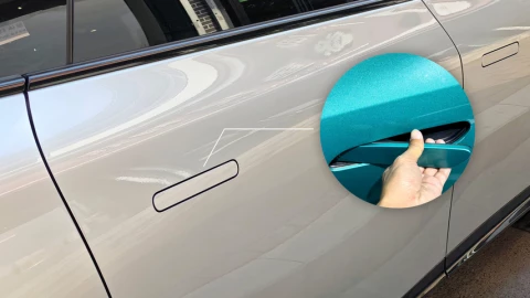 Trung Quốc cấm tay nắm cửa xe điện thụt thò sau hàng loạt tai nạn chết người