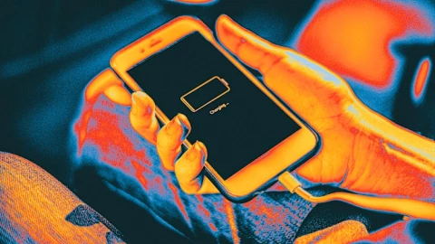 Pin iPhone hiển thị 0% sức khỏe nhưng máy vẫn chạy, Apple nói gì?