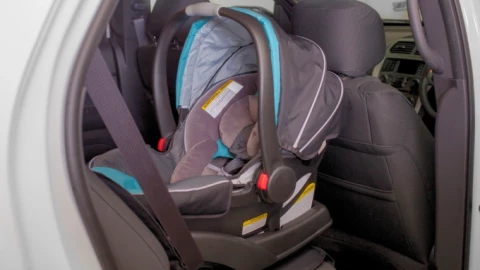 Đã phạt ghế trẻ em ngồi ô tô từ ngày 1/1/2026 chưa?