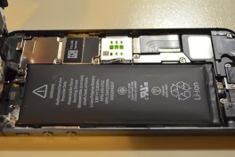 iPhone gặp hiện tượng pin bị phồng trong khi bay, trở lại bình thường sau khi hạ cánh