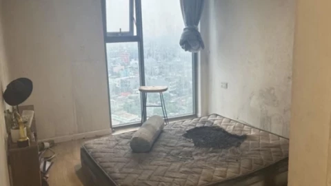 Nổ sạc Macbook tại chung cư, cảnh báo tuyệt đối không sạc máy tính ở hai nơi này trong nhà