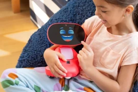 Lo ngại trò chơi AI 'biết nghe, biết nói' có thể theo dõi trẻ