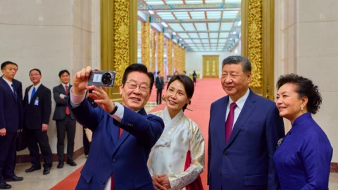 Vì sao nguyên thủ quốc gia hạn chế dùng smartphone cá nhân?