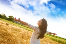 Nâng ly vì chính mình: Giới trẻ Trung Quốc tìm lối thoát trong trào lưu yêu bản thân
