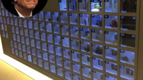 Điều gì sẽ xảy ra nếu đặt các hộp lập phương chứa tất cả nguyên tố hoá học ở cạnh nhau