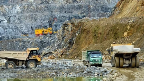 Mỹ phải mua phế liệu để duy trì sản xuất tên lửa. Điều gì đang xảy ra?