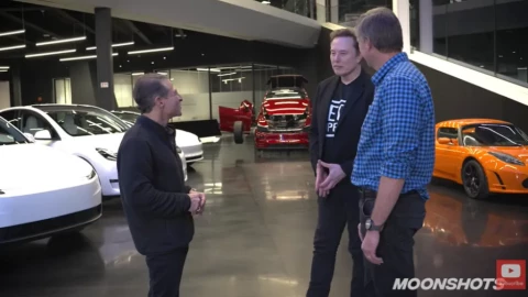 Elon Musk nhận định năm 2026: Chúng ta đang ở "điểm kỳ dị công nghệ", trí tuệ nhân tạo, robot là không thể ngăn cản