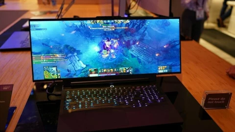 Trên tay Lenovo Legion Pro Rollable - một trong những chiếc laptop “dị” nhất CES 2026, tham vọng “bẻ cong” giới hạn hiển thị trên laptop