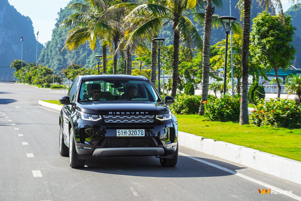 Trải nghiệm Land Rover Discovery Sport: Đắt xắt ra miếng