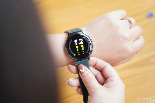 realme Watch T1 trình làng: smartwatch giá 2,5 triệu có màn hình AMOLED, khung viền thép, pin 7 ngày