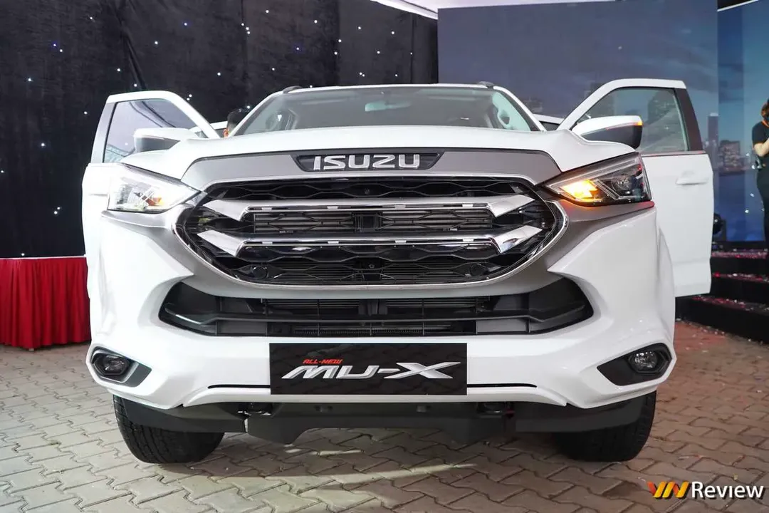 ISUZU All New mu-X 2022 ra mắt tại Việt Nam: SUV cỡ trung, cạnh tranh Everest, Fortuner, giá từ 900 triệu đồng