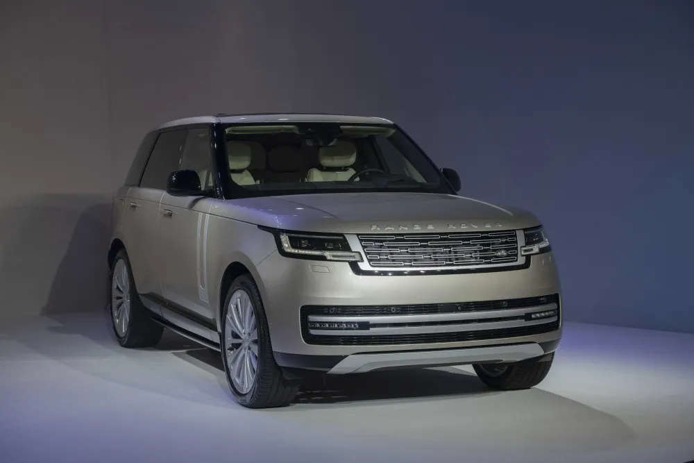 Land Rover Range Rover mới ra mắt Việt Nam, giá từ 11,2 tỷ đồng