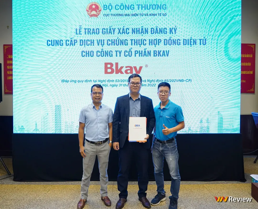 Tập đoàn công nghệ BKAV được Bộ Công Thương trao Giấy xác nhận đăng ký cung cấp dịch vụ chứng thực hợp đồng điện tử