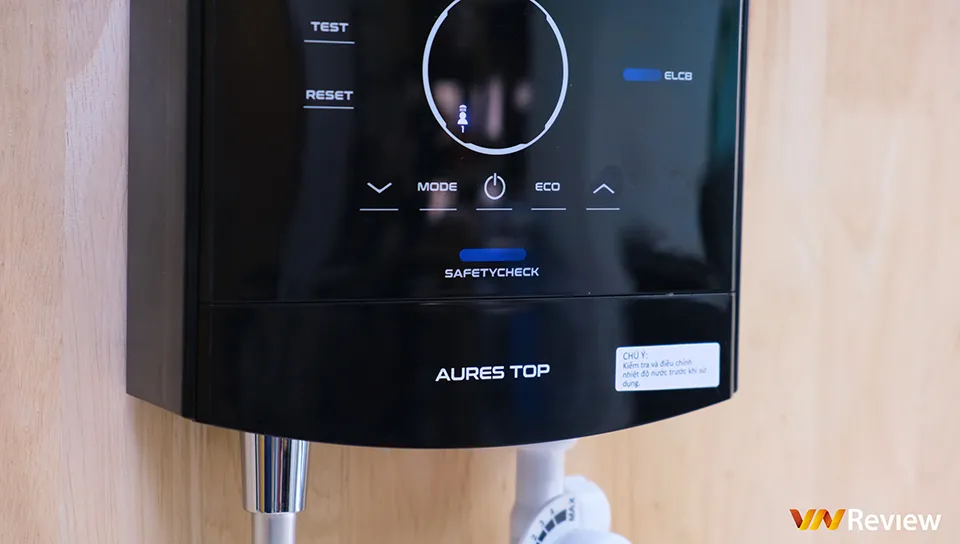 Trải nghiệm thực tế 6 tính năng “ấm - yên” của máy nước nóng Ariston Aures