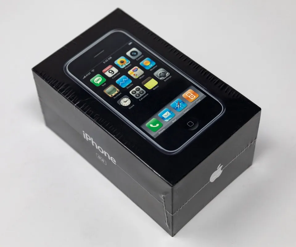 iPhone đời đầu "nguyên seal" được bán với giá gần 1 tỷ
