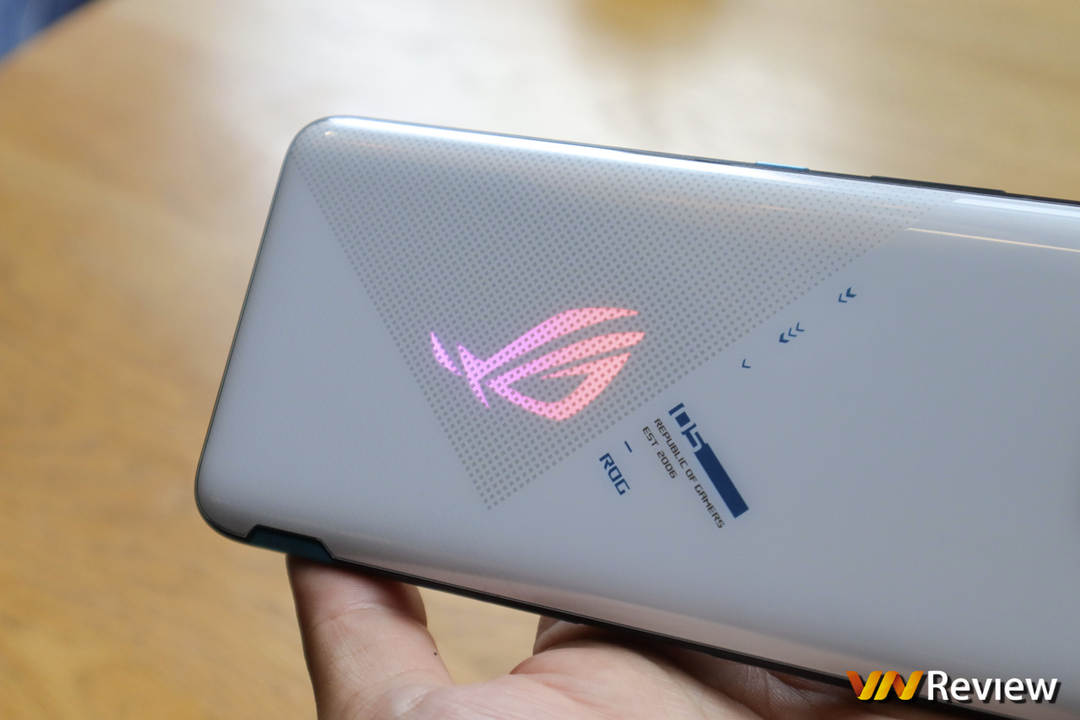 Trên tay Asus ROG Phone 5: khẳng định vị trí trùm cuối gaming phone