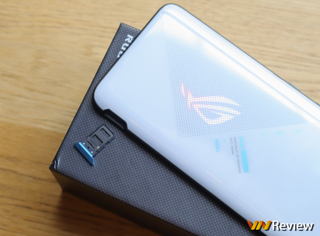 Trên tay Asus ROG Phone 5: khẳng định vị trí trùm cuối gaming phone