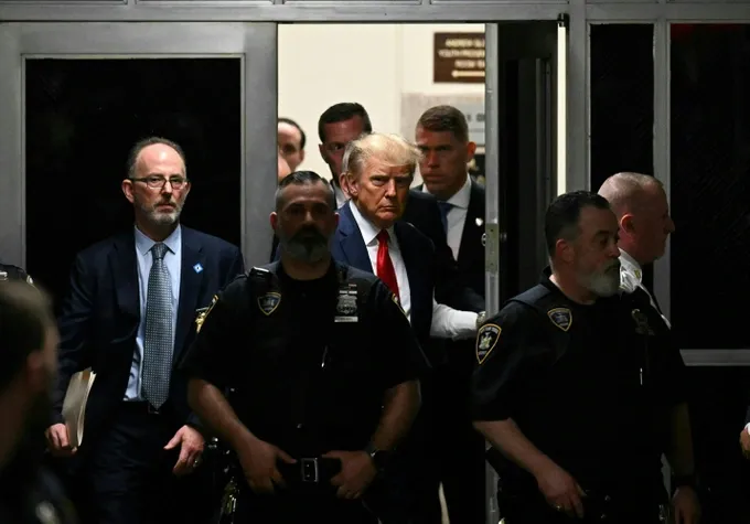 Ông Trump đã trình diện trước tòa, khẳng định vô tội trước 34 tội danh