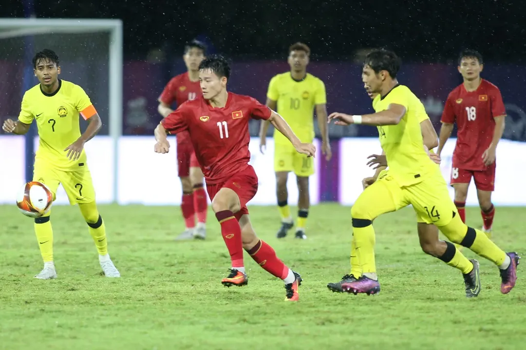 Báo Malaysia nói gì khi đội nhà thua U22 Việt Nam, bị loại khỏi SEA Games 32?