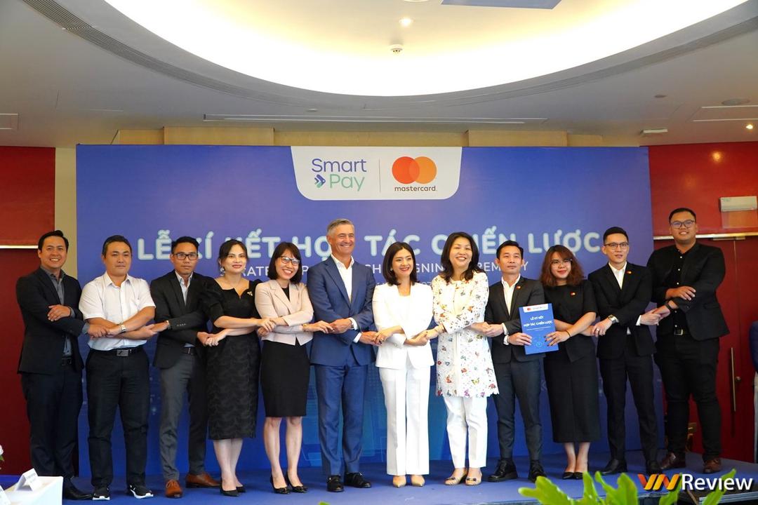 Mastercard hợp tác SmartPay triển khai mã QR Mastercard tới hơn 600.000 địa điểm tại Việt Nam, thúc đẩy thanh toán không tiền mặt