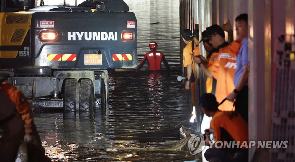 Khối nước 60.000 tấn đã đổ ụp vào hầm chui ở Hàn Quốc như thế nào?
